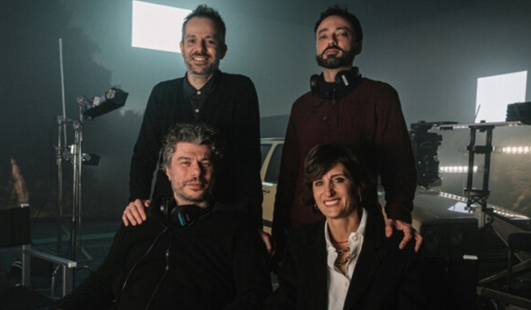 “Nord Sud Ovest Est”, la serie sugli 883 arriva al gran finale, il regista Sibilia: «Aspettatevi di tutto»