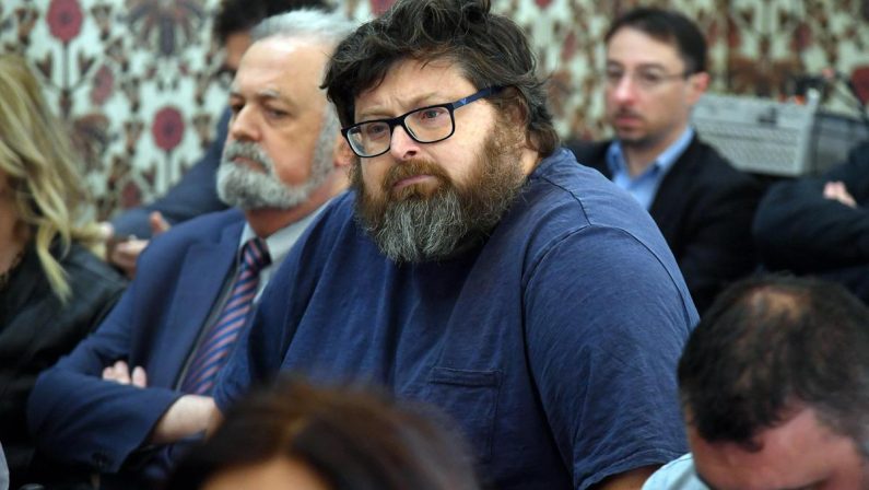 Caso Adinolfi, leader Popolo della Famiglia resta ai domiciliari: Riesame respinge istanza difesa