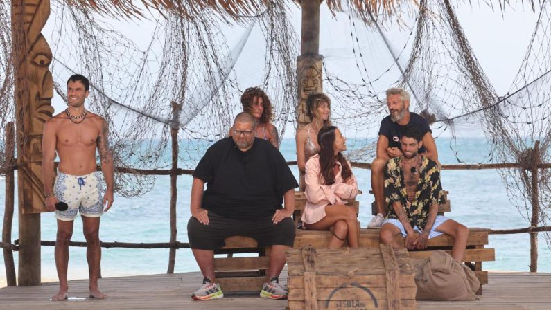 Dal gender a ‘Kung Fu Panda’, dai piedi massaggiati all’Isola dei Famosi: le uscite più divisive di Adinolfi