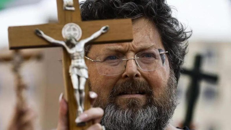 Mario Adinolfi arrestato a Roma per truffa ed evasione fiscale