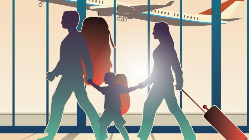 Caro vacanze: in 10 anni prezzi voli +193%, traghetti +92% e alberghi +69%
