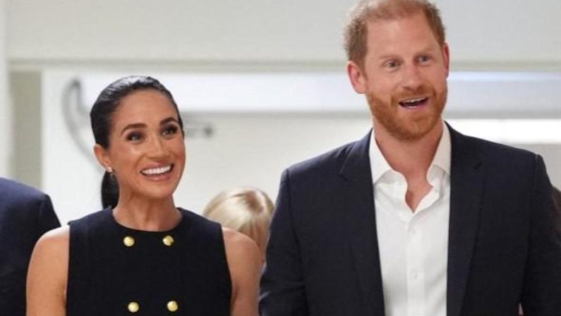 Re Carlo e l’incontro con Harry, Meghan e i nipoti: non è stata una resa, ma un modo per vedere i nipoti