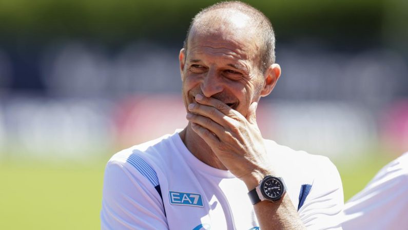 Napoli, “chi non salta juventino è”. E Allegri non salta