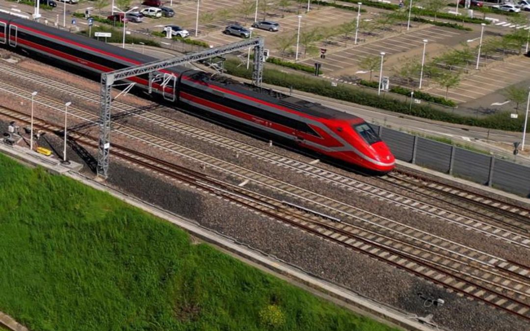 Treni, Italia divisa in due per lavori su ponte a Firenze: previsti ritardi e cancellazioni per Alta Velocità e Regionali