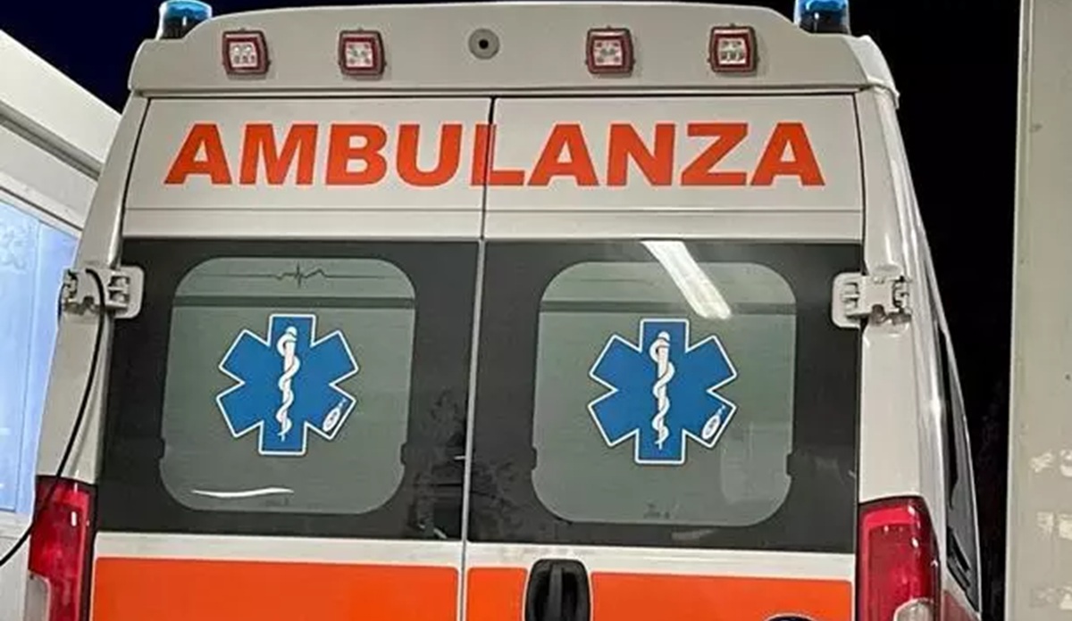 https://www.quotidianodelsud.it/wp-content/uploads/2026/07/ambulanza-scontro-bari.jpg