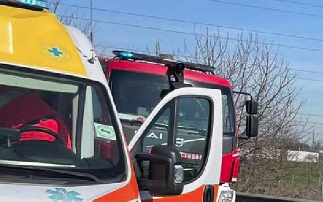Frontale tra auto a Cesenatico, un morto e due feriti sulla statale Adriatica