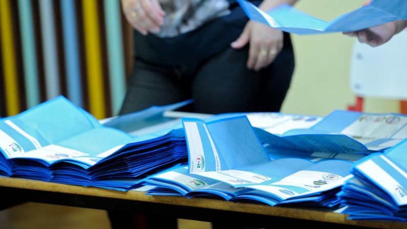 Sondaggio politico, Fratelli d’Italia cresce e allunga. Vannacci non si ferma