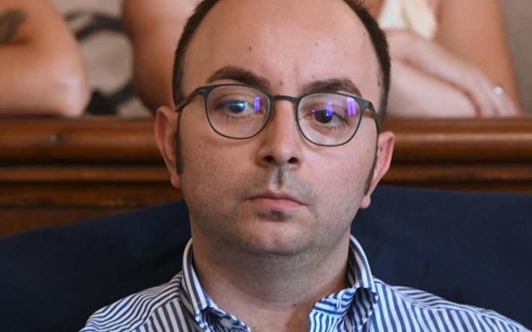 Caso Roggero, capogruppo Pd di Piacenza lo difende e rischia il posto: pronto a seguire indicazioni partito