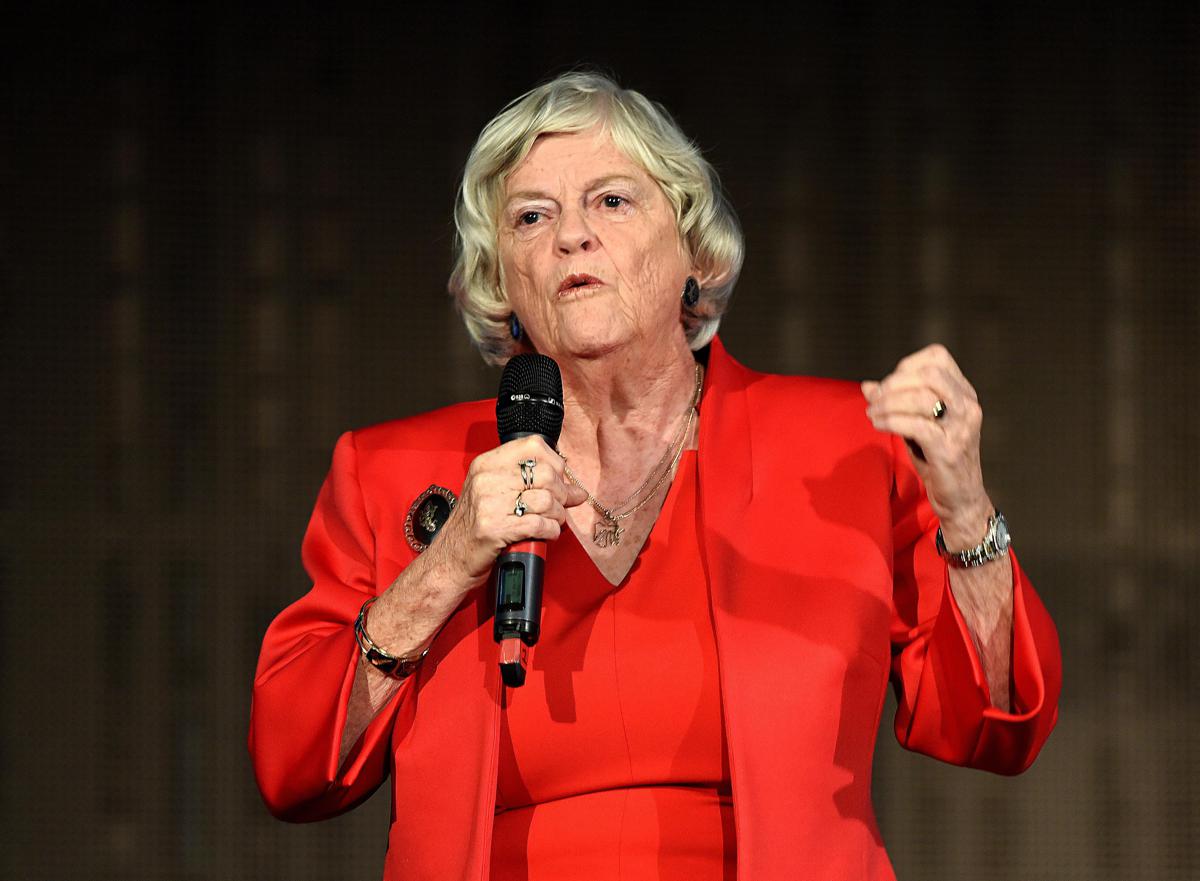 https://www.quotidianodelsud.it/wp-content/uploads/2026/07/ann-widdecombe-ipa-fg.jpeg