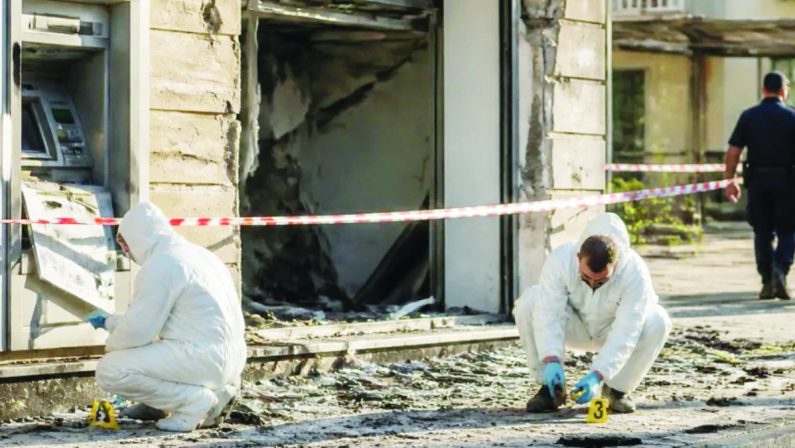 Assalto al bancomat di Marsicovetere: arrestato 30enne pugliese