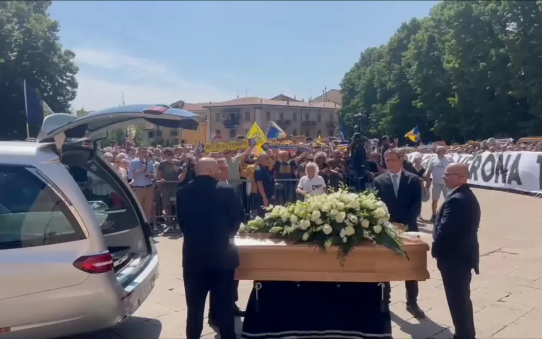 A Verona l’ultimo saluto a Osvaldo Bagnoli, Tricella “Saremo sempre i suoi ragazzi” / Video