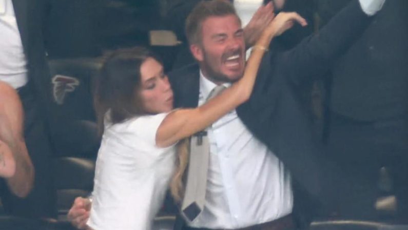 Inghilterra segna e Victoria Beckham questa volta… esulta
