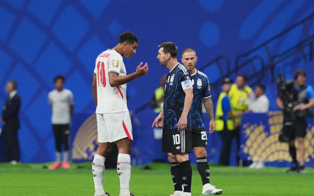 Bellingham-Messi, la lite in campo diventa un meme: la svolta di Argentina-Inghilterra