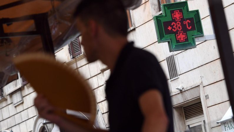 Caldo record verso il picco, terza ondata tra temporali al Nord e oltre 40°C al Sud: previsioni meteo