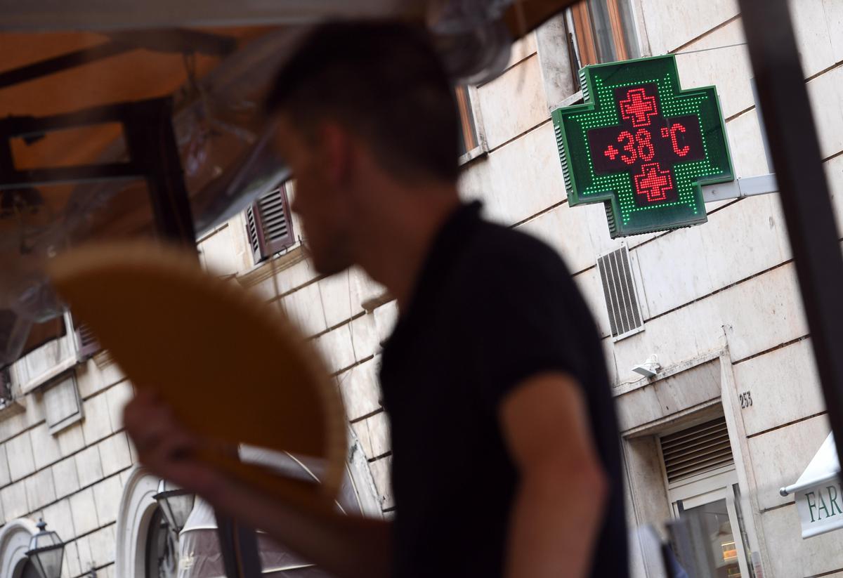 https://www.quotidianodelsud.it/wp-content/uploads/2026/07/bollino-rosso-caldo-roma-fg.jpeg
