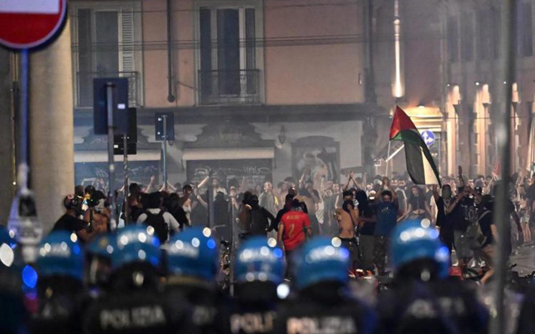 Morte Fakir, aperto un fascicolo su scontri a Bologna: 12 indagati