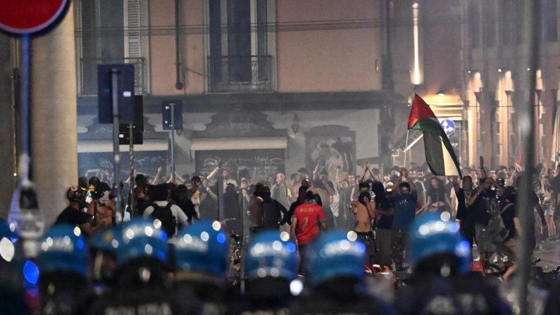 Caso Fakir, le reazioni all’intervista al poliziotto. Fratelli d’Italia: “Lepore deve dimettersi”