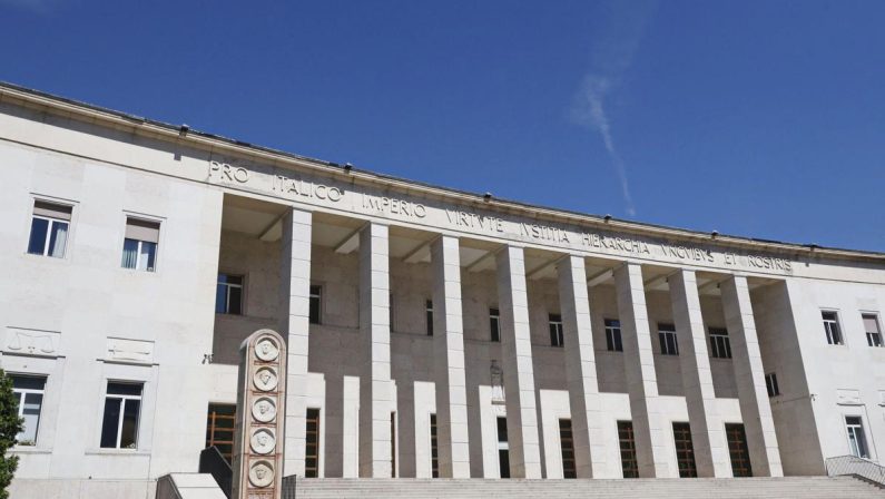 Bolzano, crollato il tetto del tribunale