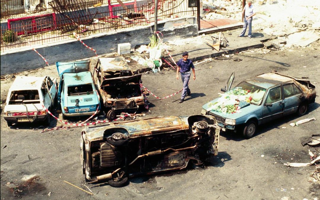 Via d'Amelio dopo l'esplosione dell'auto bomba