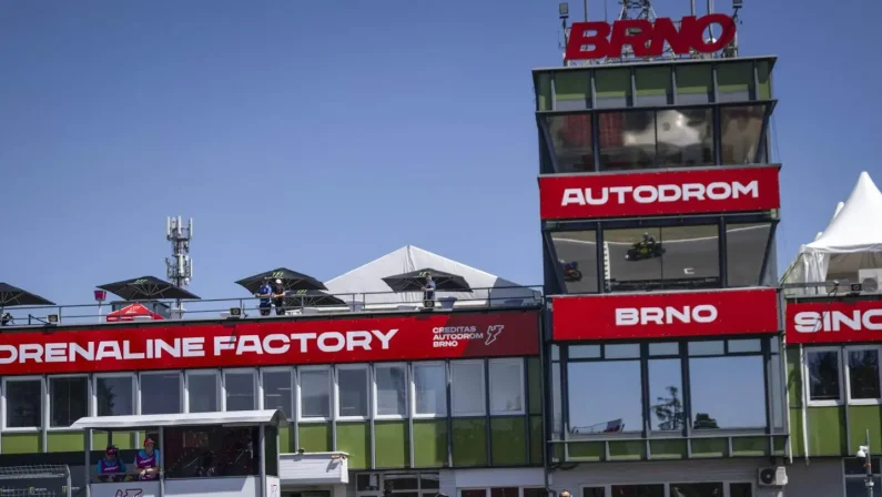 Tragedia in pista all’Alpe Adria, morti due piloti in un incidente sul circuito di Brno