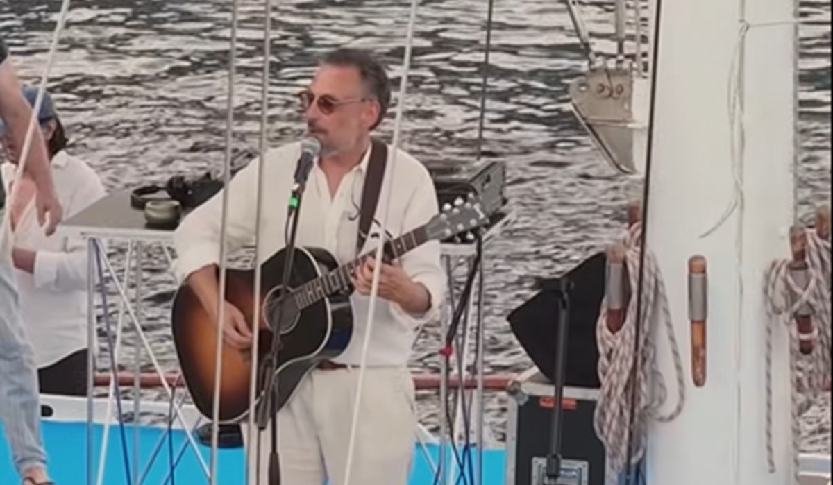 https://www.quotidianodelsud.it/wp-content/uploads/2026/07/brunori-floating-fest.jpg