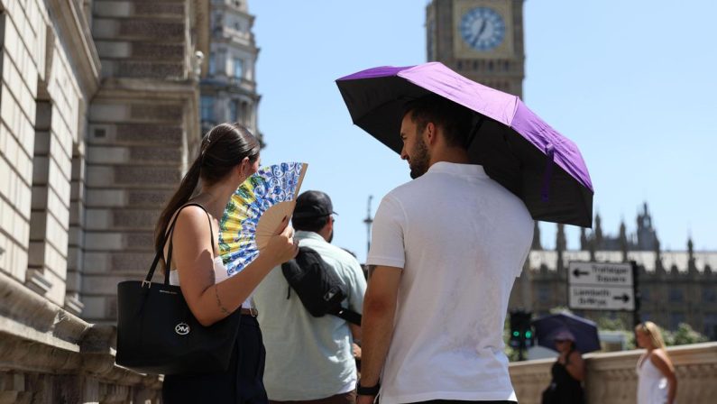 Regno Unito, caldo e siccità record: Londra teme gli incendi, temperature fino a 35 gradi