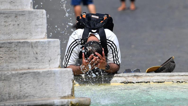 Caldo estremo, oggi 14 città in allerta massima. Da domani il Nord torna a respirare