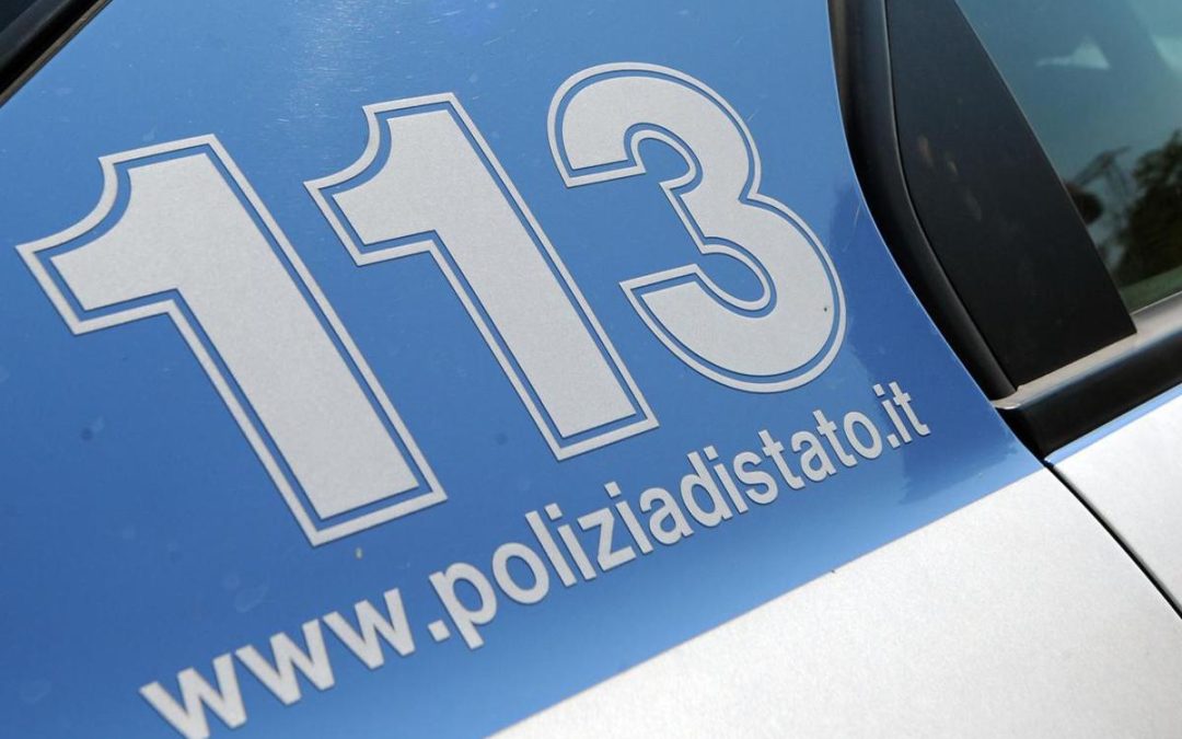 Milano, colpito con venti coltellate alla schiena per strada: grave un 55enne