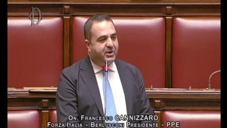 Il sindaco di Reggio Calabria Cannizzaro si dimette da deputato