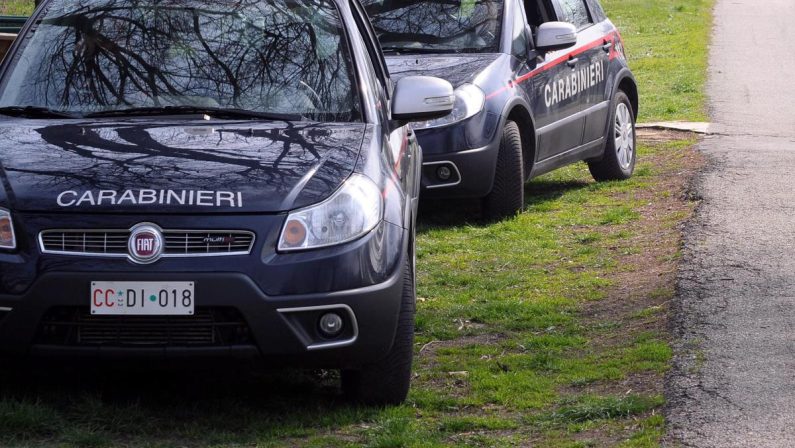Spara ai ladri durante tentato furto, custode azienda denunciato: aveva porto d’armi scaduto