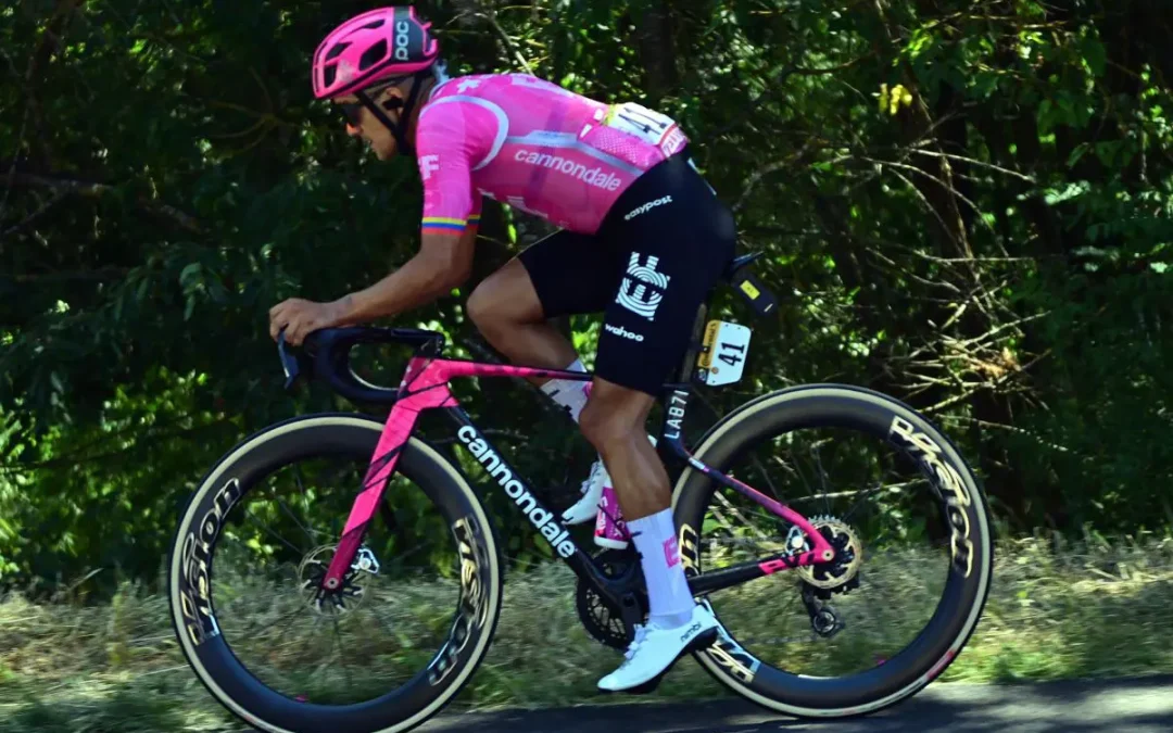 Carapaz si aggiudica la 18^ tappa del Tour de France, Pogacar saldamente in maglia gialla