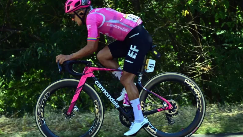 Carapaz si aggiudica la 18^ tappa del Tour de France, Pogacar saldamente in maglia gialla