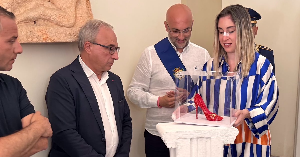 https://www.quotidianodelsud.it/wp-content/uploads/2026/07/cerimonia-scarpetta-rossa-7.jpeg