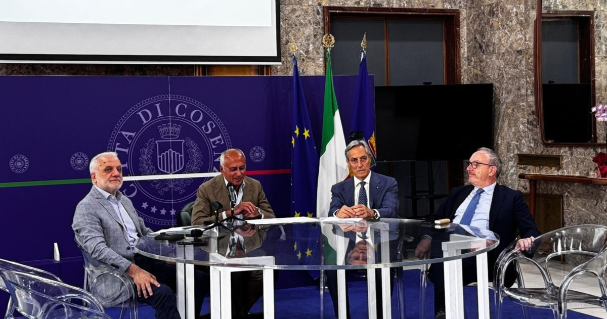 https://www.quotidianodelsud.it/wp-content/uploads/2026/07/comune-cosenza.jpeg