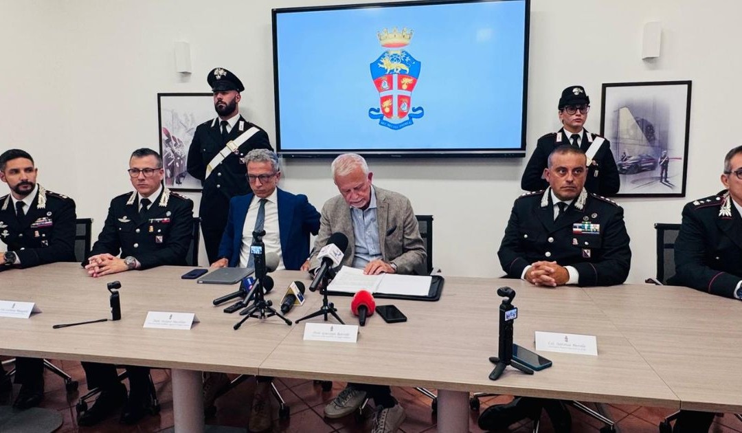 Da sinistra: Maggiore Luca Ghiselli, Tenente Colonnello Carmine Mungiello, Dott. Stefano Musolino, dott. Giuseppe Borelli, Colonnello Antonio Merola e Tenente Colonnello Antonio Bagnato.