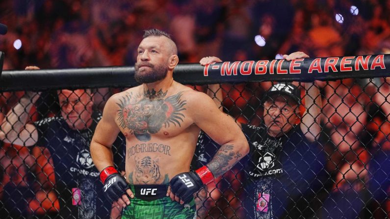 McGregor, il rientro nell’UFC dura pochi secondi: stop per infortunio