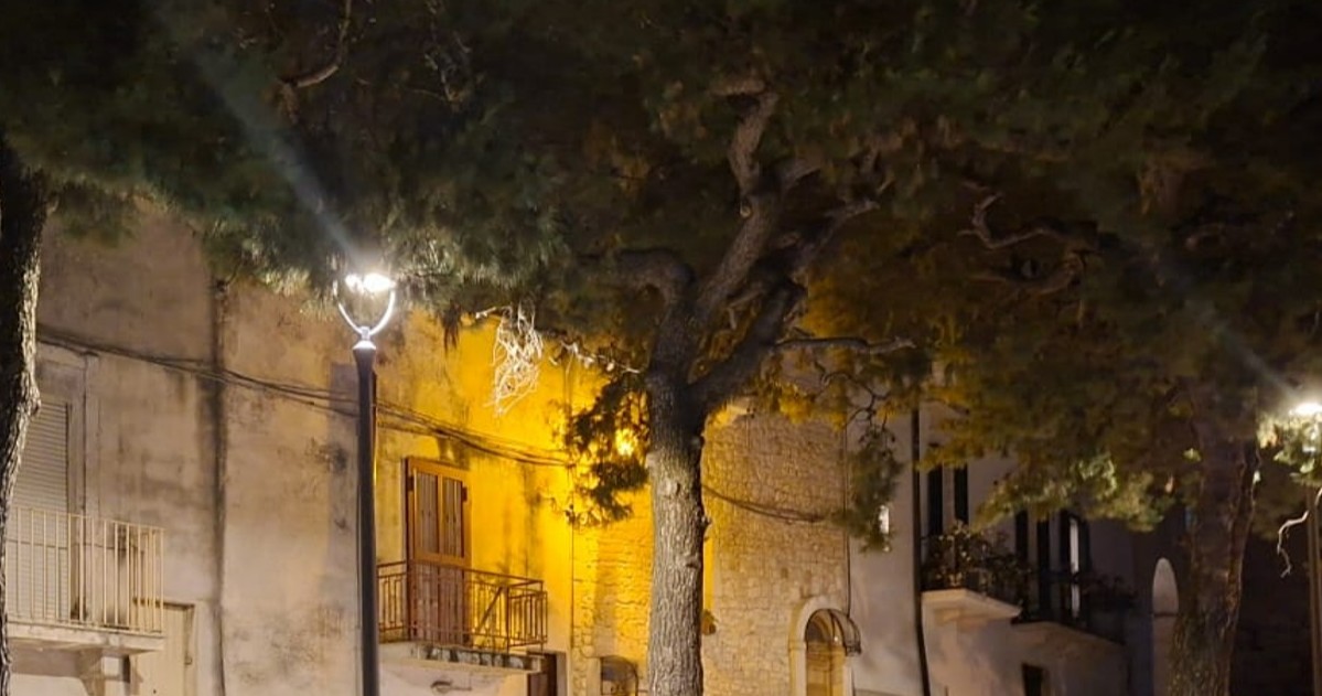 https://www.quotidianodelsud.it/wp-content/uploads/2026/07/conversano-illuminazione.jpg