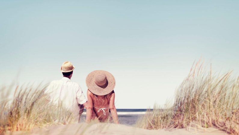 “Sole non causa melanoma”, bufera su nutrizionista-oncologa Rasio. Dermatologi: “Mistificazione e follia”