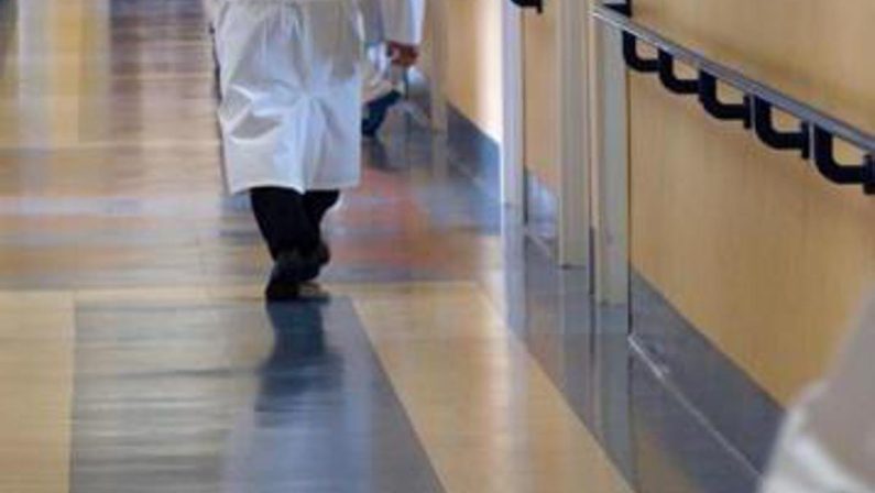Cadde a terra in ospedale durante un Tso e morì dopo 18 mesi, famiglia risarcita con 2 milioni di euro