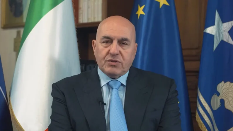 Premio Ischia, Crosetto lancia l’allarme sull’influenza delle fake news negli scenari di guerra / Video