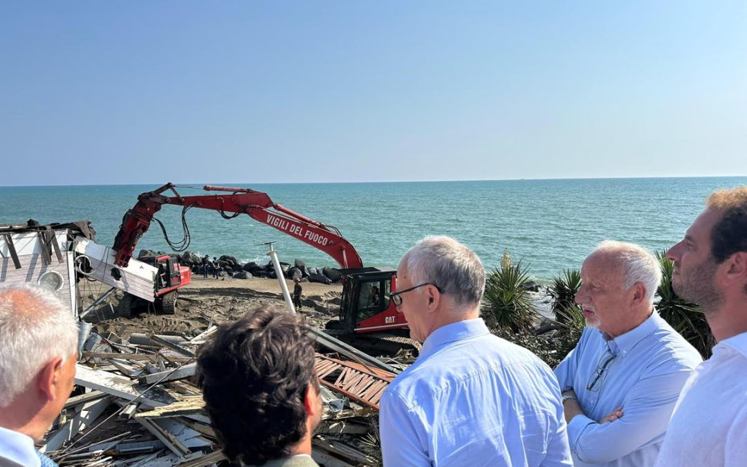 Ostia, via alla demolizione dello stabilimento dei vip. Gualtieri: “Il mare di Roma cambia volto”