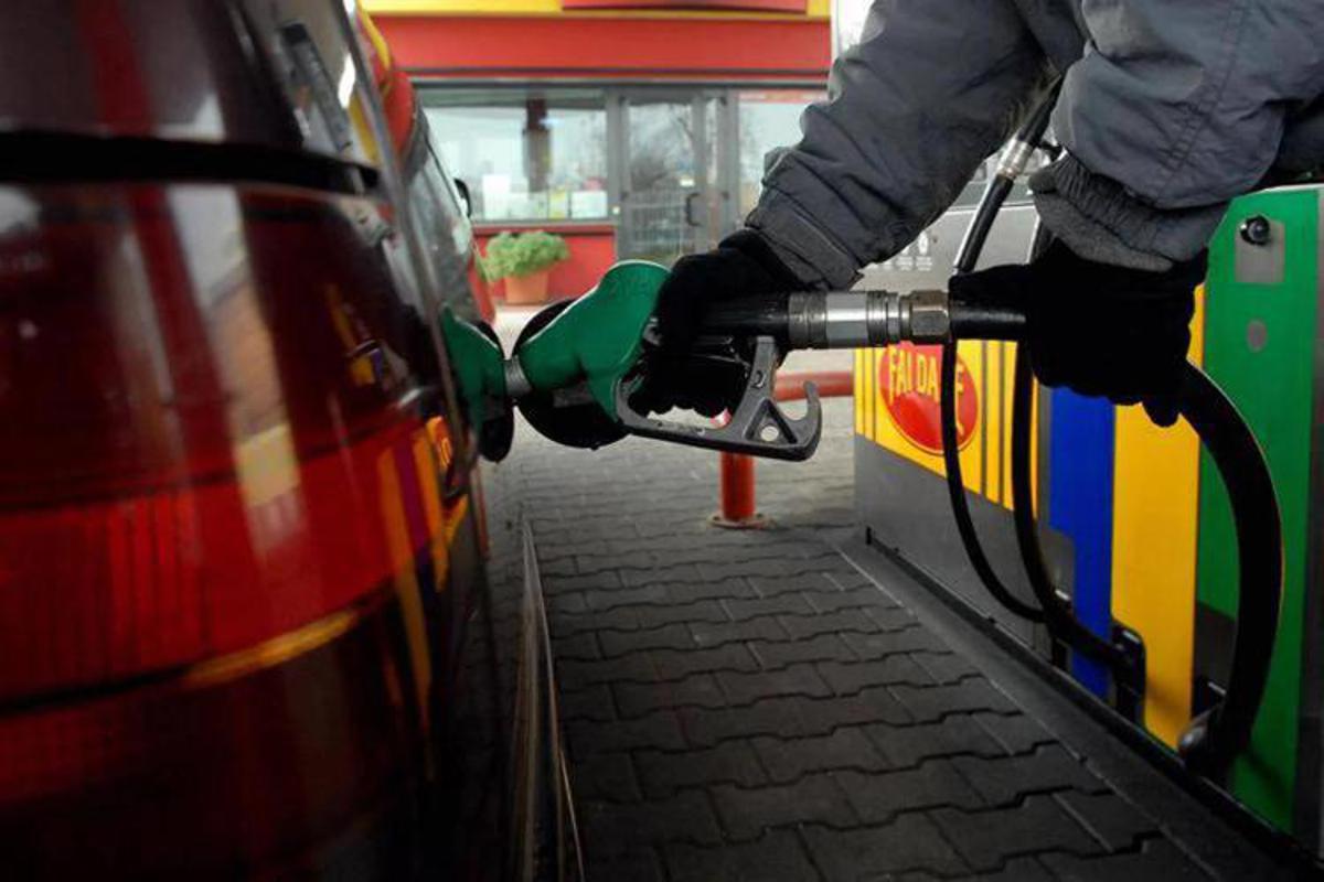 https://www.quotidianodelsud.it/wp-content/uploads/2026/07/distributore-di-benzina-benzinai-carburanti-pompe-di-benzina-fg-1.jpeg