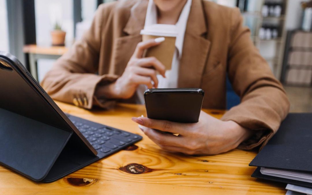 Donna più multitasking dell’uomo? La scienza smonta lo stereotipo: c’è una sola differenza