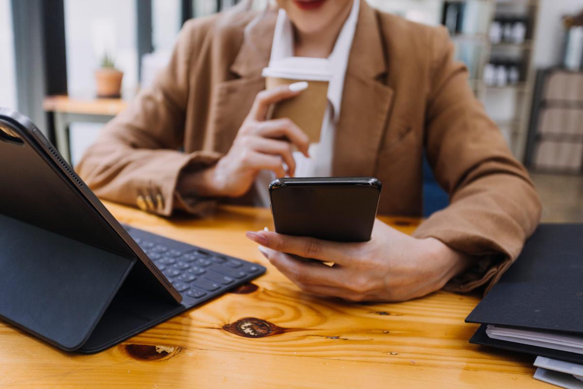 https://www.quotidianodelsud.it/wp-content/uploads/2026/07/donna-multitasking-123rf.jpeg