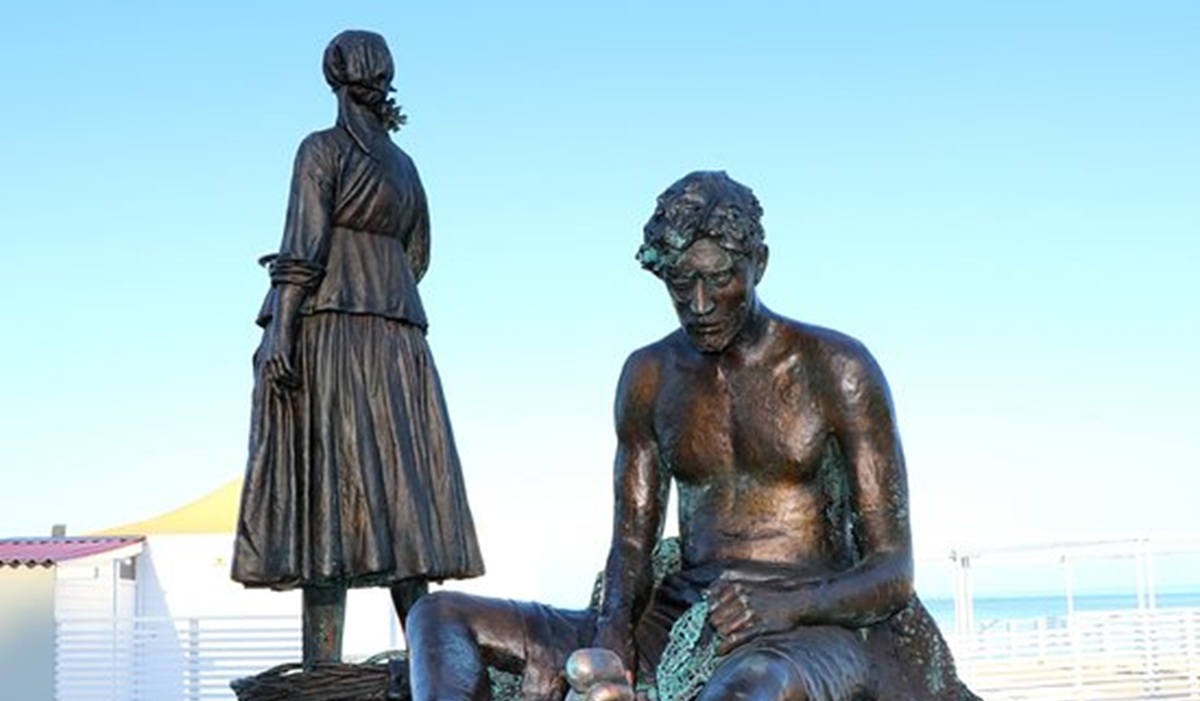 https://www.quotidianodelsud.it/wp-content/uploads/2026/07/donne-mare-calabria-palmi-monumento-pescatore.jpg