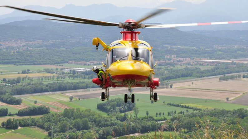 Anziana malata risucchiata in aria da elicottero del 118 a bassa quota, il figlio vince la causa