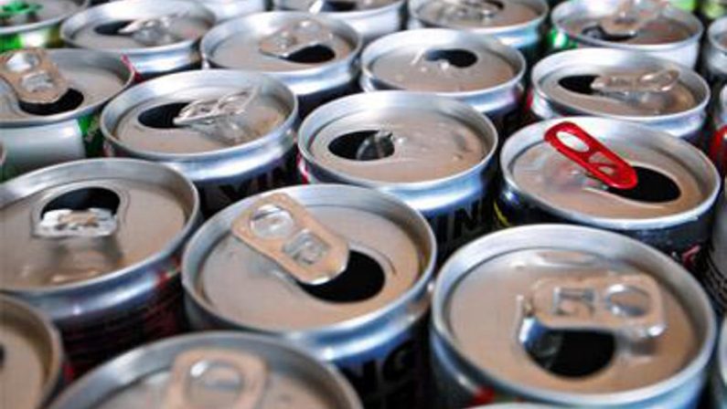 Energy drink e adolescenti, studio pediatri: “4 su 10 cominciano prima dei 12 anni”
