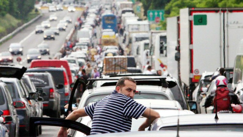 Esodo, ecco il traffico da bollino rosso: 27 milioni in viaggio da oggi a domenica