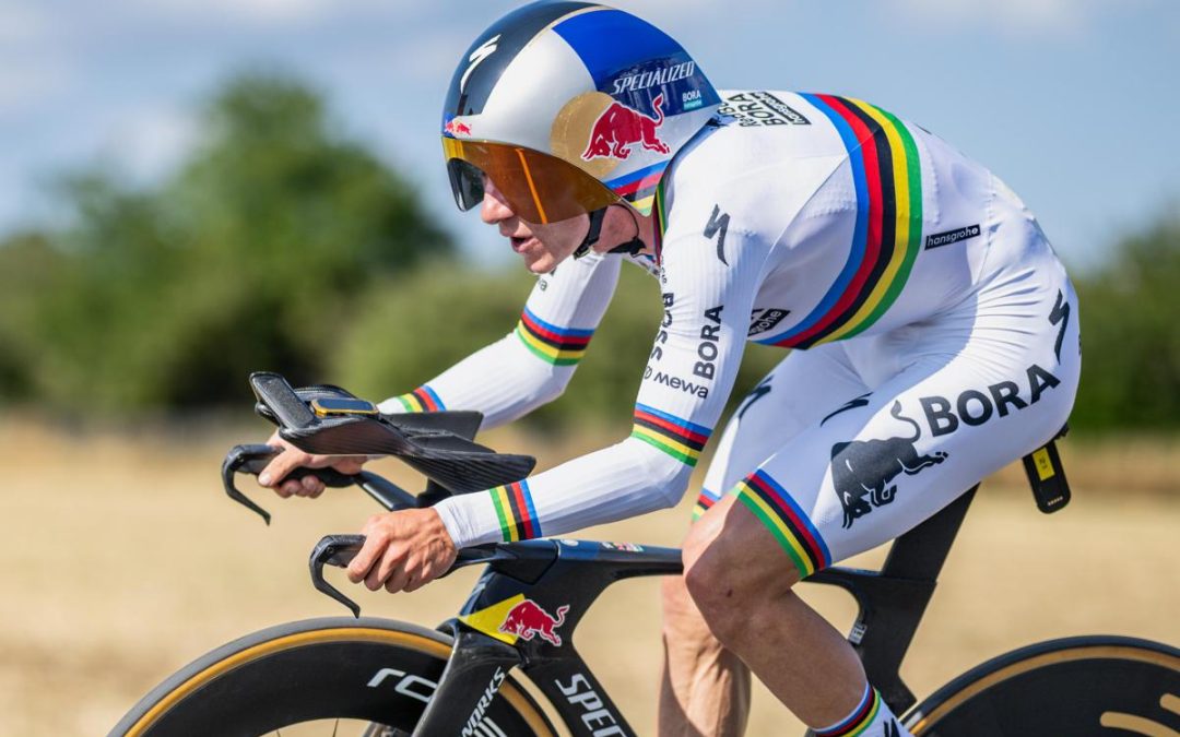 Tour de France, Evenepoel vince la cronometro della 16a tappa, Pogacar resta in maglia gialla