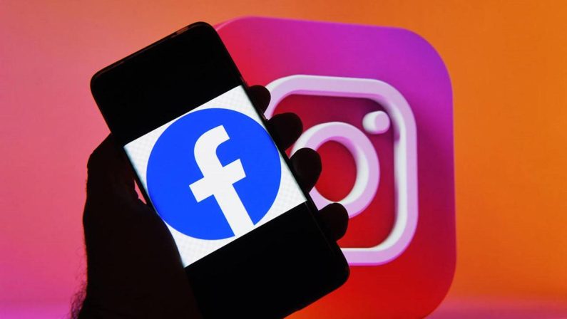 Problemi di accesso, Facebook e Instagram down